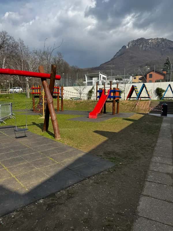 Parco giochi Scuole Elementari Cadro